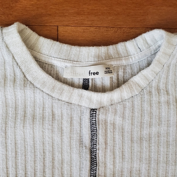Aritzia Ribbed tee - Picture 3 of 4